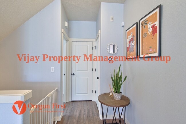 Photo - 825 NE Wheelock Pl