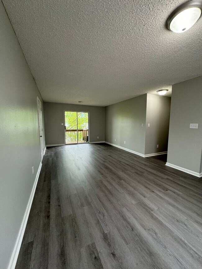 Photo - Creekview Apartments - Kingsport, TN
