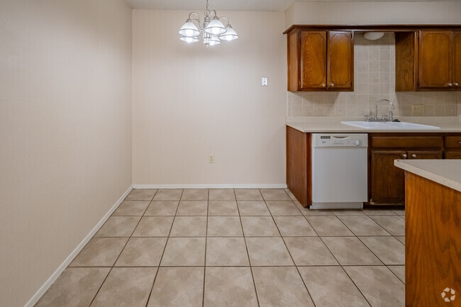 2 habitaciones, 1 baño - 780 pies cuadrados - Área de comedor