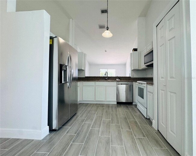 Photo - 2405 Queenswood Cir