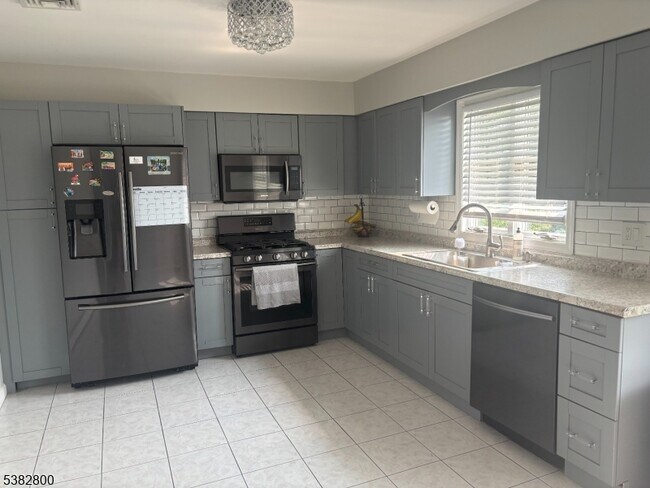 Photo - 135 Sanford Ave Casa