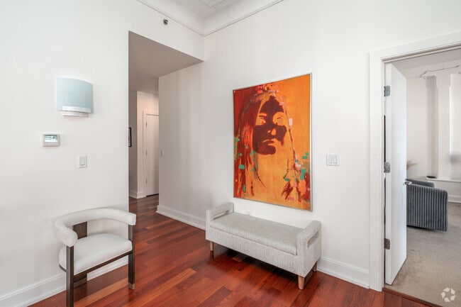 1BR, 1.5BA - 1,850SF - Sitting Area