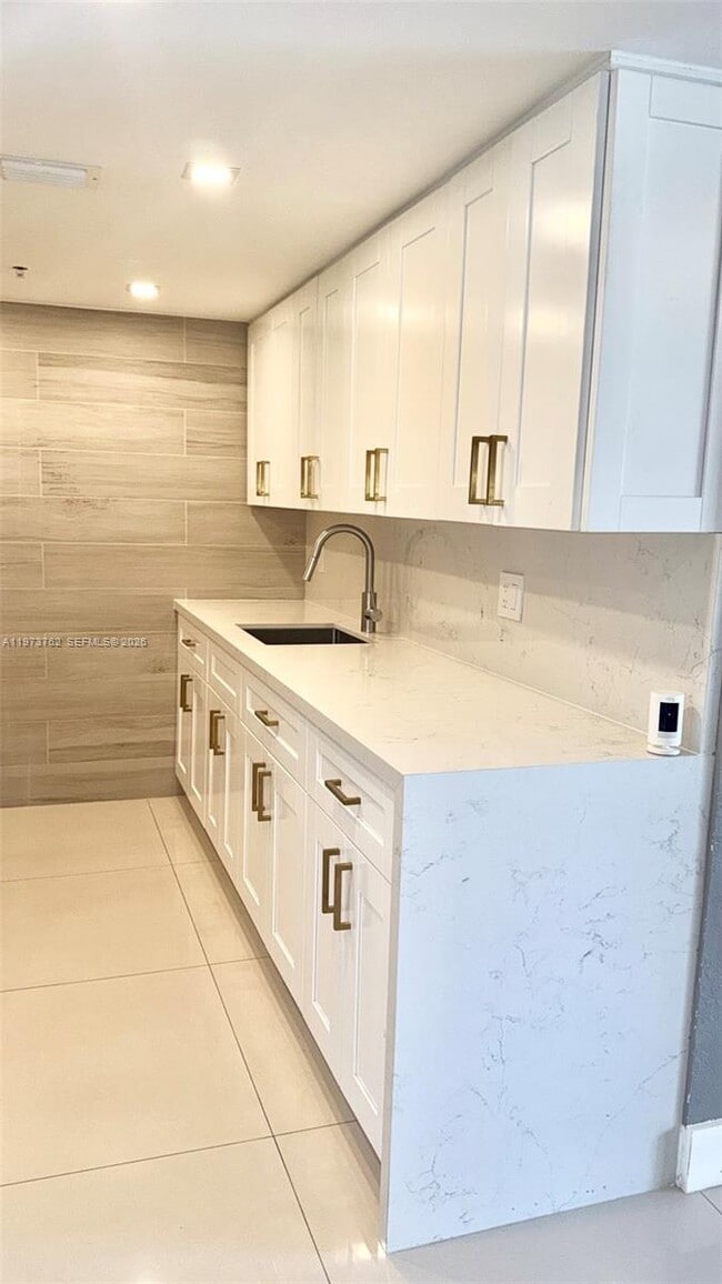 Photo - 637 SW 3rd St Unidad 304