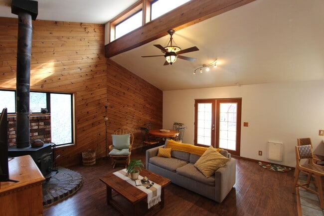 Photo - Cute Mountainaire home