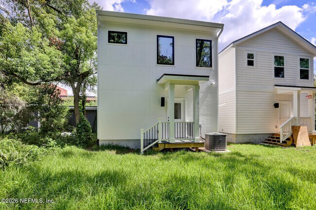 Photo - 218 E 2nd St