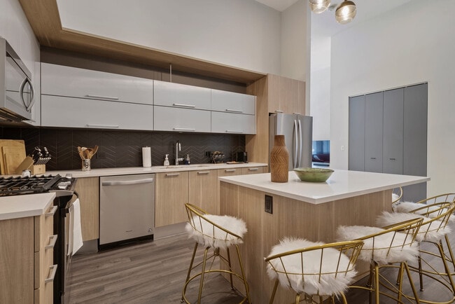 Photo - 19 S LaSalle St Unit ID1029572P