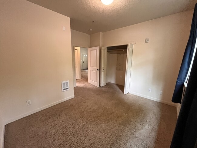 Photo - 7907 NE Rockne Way