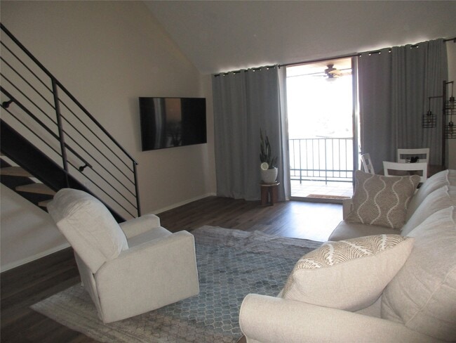 Photo - 12600 Melville Dr Unidad 318B