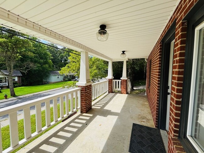 Photo - 307 Ellett Rd