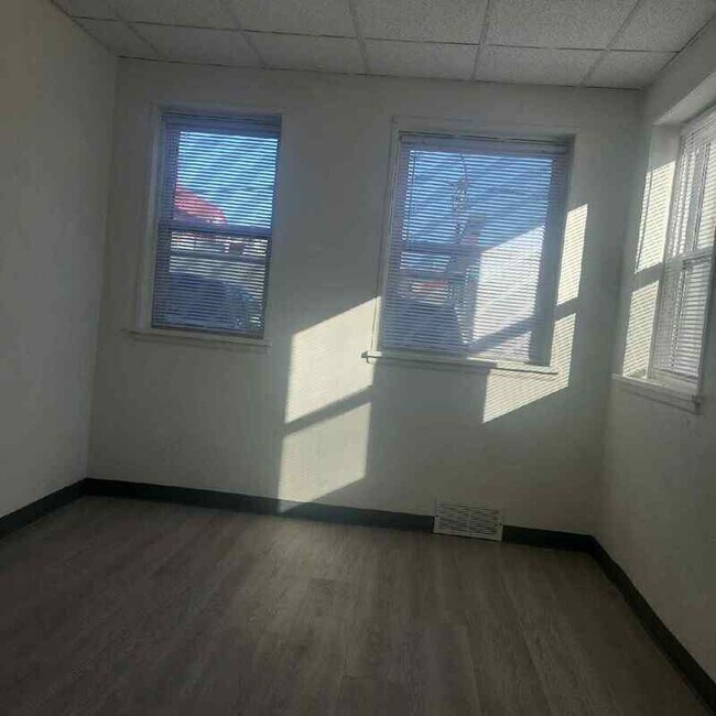 Photo - 119 S Walnut St