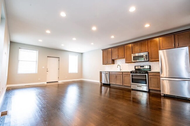 Photo - 1075 W Polk St Apartment Unit #1R