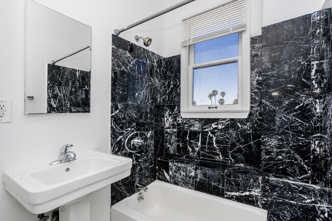 1BR, 1BA - 526-643 SF