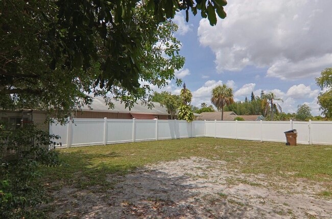 Photo - 3470 SW 4th St