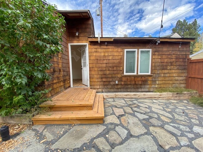 Building Photo - Cute newer built ADU near Downtown Bend