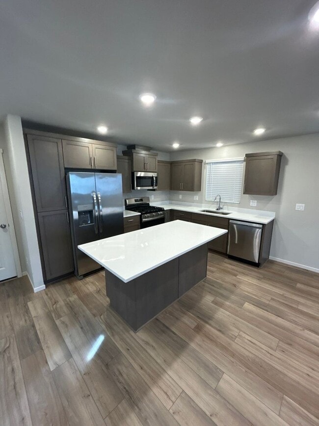 Photo - 610 Pickering Ln