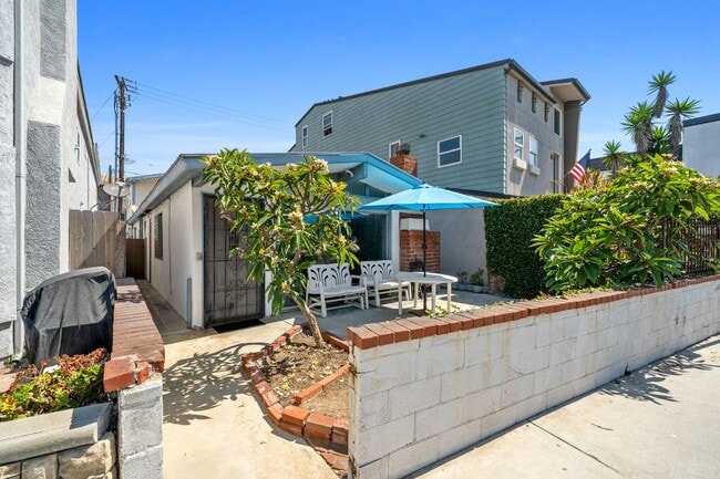 Building Photo - 1828 W Balboa Blvd Unit 1828 W Balboa Blvd Rental