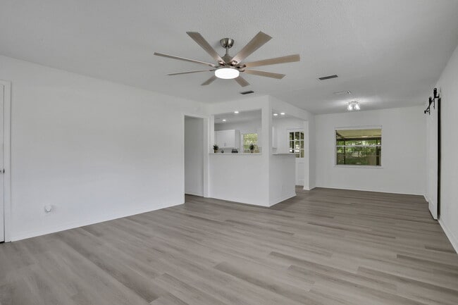 Photo - 3923 Tyndale Dr