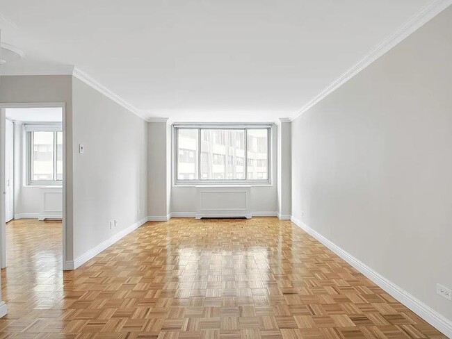Building Photo - 30 W 63rd St