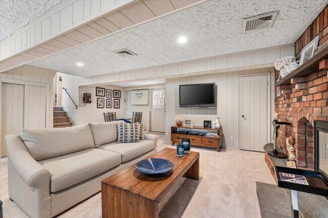 Photo - 11 Halcourt Dr