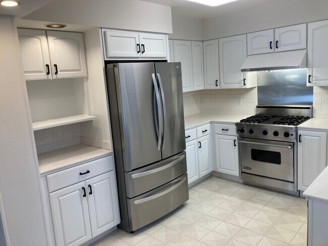 Photo - 2401 Bristol Rd