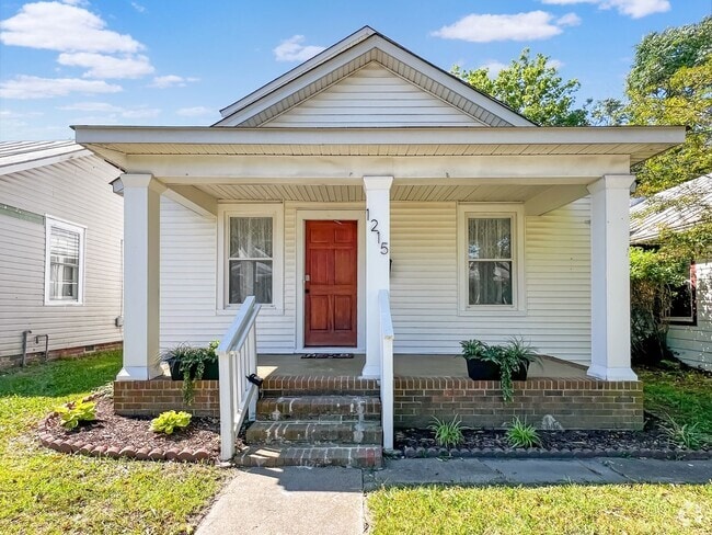 Building Photo - Renovated Oakwood Gem with Modern Amenitie... Rental