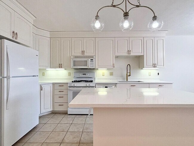 Photo - 943 Sage Park Ln S