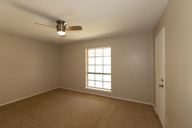 Photo - 2 bed 1.5 bath townhome located in the Millersville area.