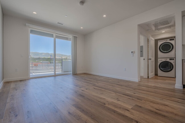 Photo - 10247 Variel