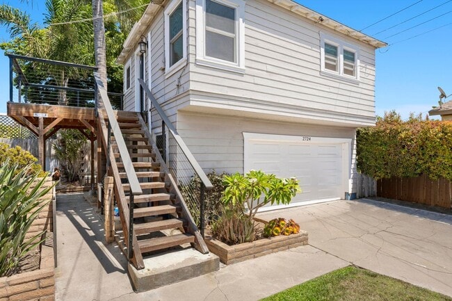 Photo - 2724 Treat St