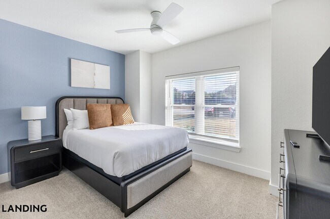 Photo - 20050 Oak Rd E Unidad 1101