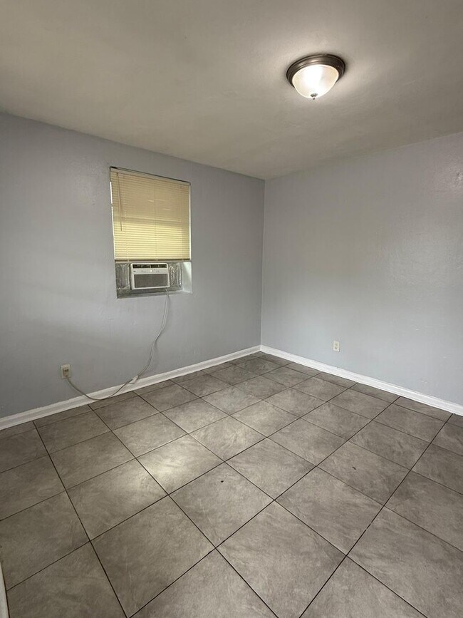 Photo - 1046/1048 W 8th St.- Duplex Unit 1046