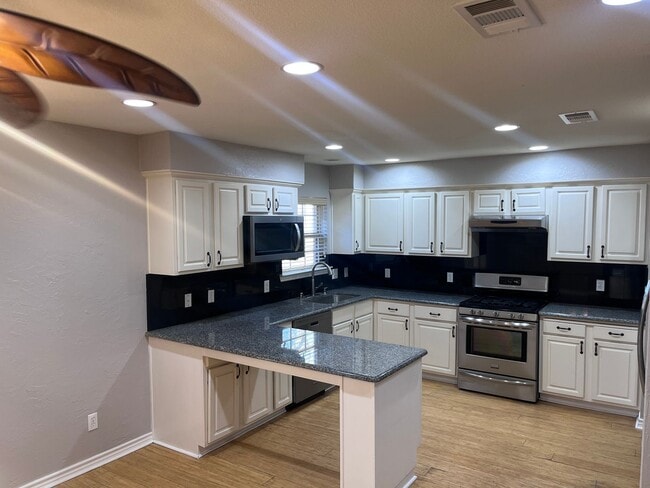 Photo - Beautiful 3 bed/2 bath home in West Sherman!