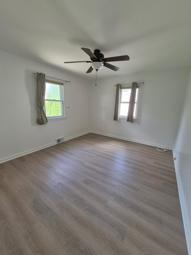 127 Newton Rd