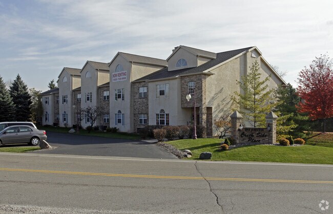 College Court - College Court Apartments
