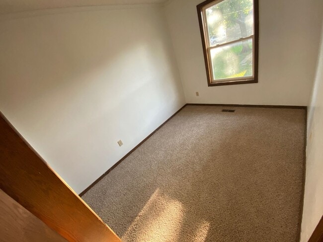 Photo - 2 bedroom with garage!