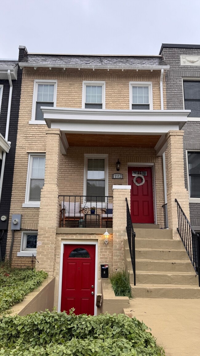 Building Photo - 1112 Oates St NE