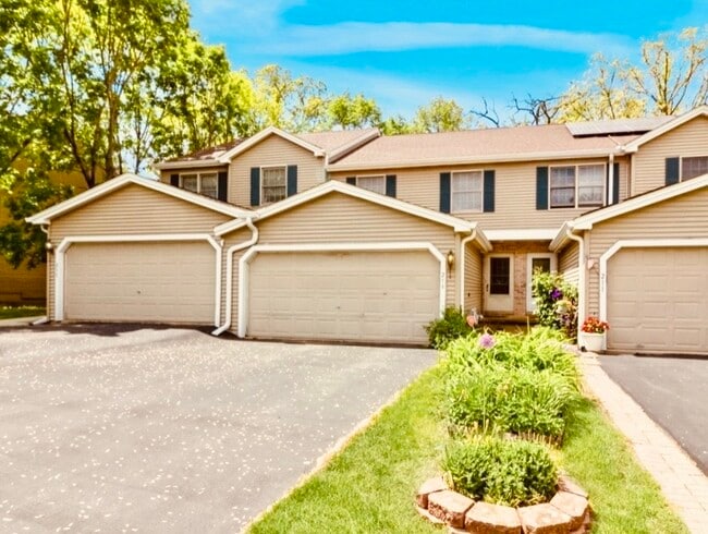 Building Photo - 213 Pamela Dr