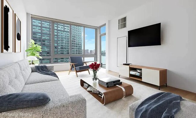 Building Photo - 1 bedroom in LONG ISLAND CITY NY 11109 Unit 310 Rental