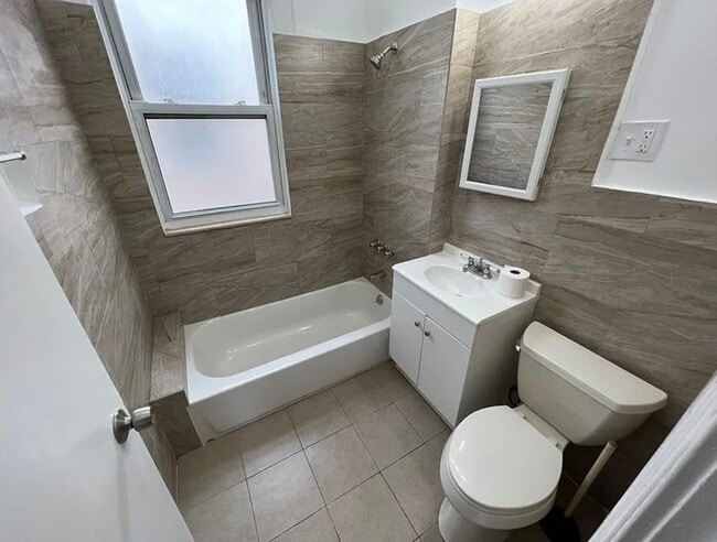 Building Photo - 74 Smith St Unit 2nd Floor