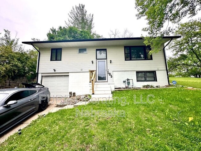 Building Photo - 105 N Elm St