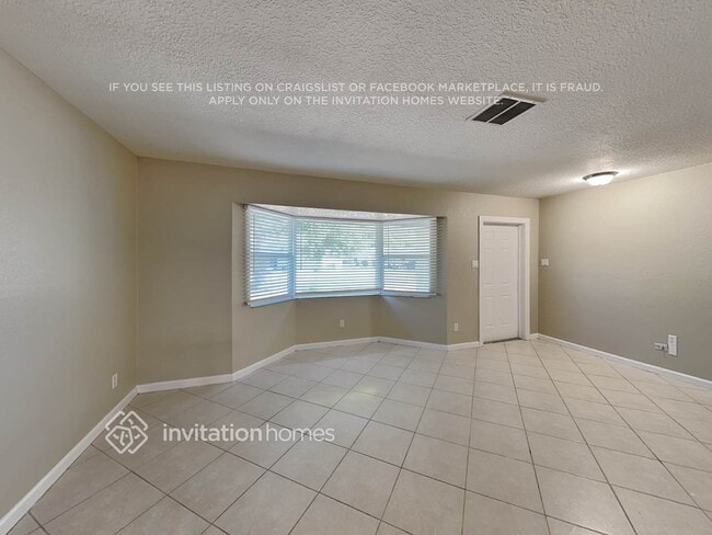 Photo - 122 Van Dyck Dr