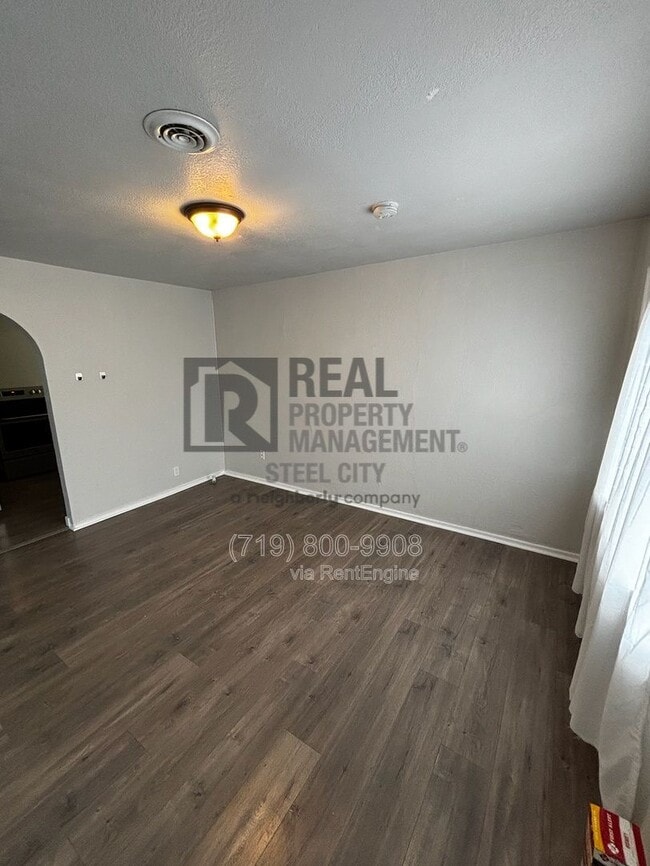 Photo - 1428 E Orman Ave