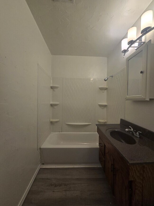 Photo - 3 Bed 1 Bath Home in Shawnee!