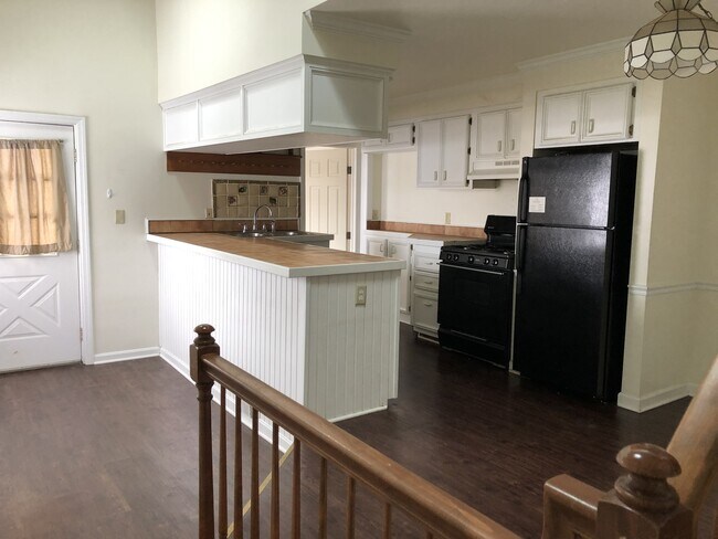 Photo - Spacious 2 BED/2 Bath -Off Street Parking!!