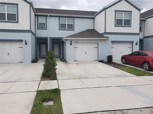 Building Photo - 3786 Plainview Dr
