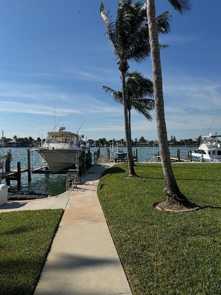 Photo - 409 Fernandina St