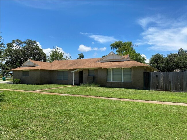 Photo - 536 W Yoakum Ave Condo