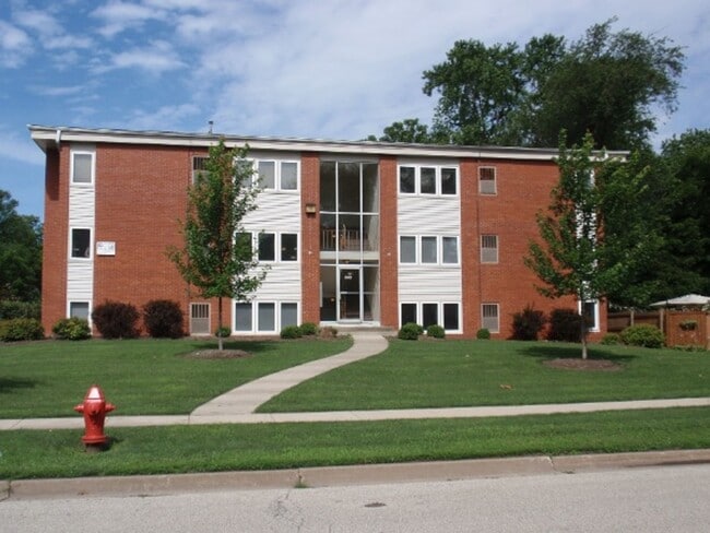 Building Photo - 2 Bed, 1 Bath near a park and C. Trail, Great Neighborhood! Unit 7-6