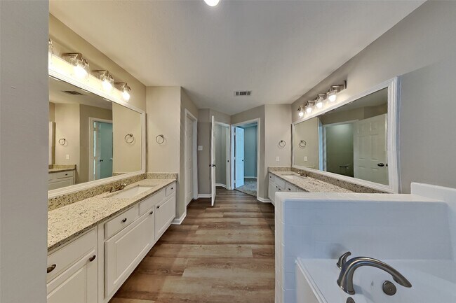 Photo - 3202 Stoneydale Ln