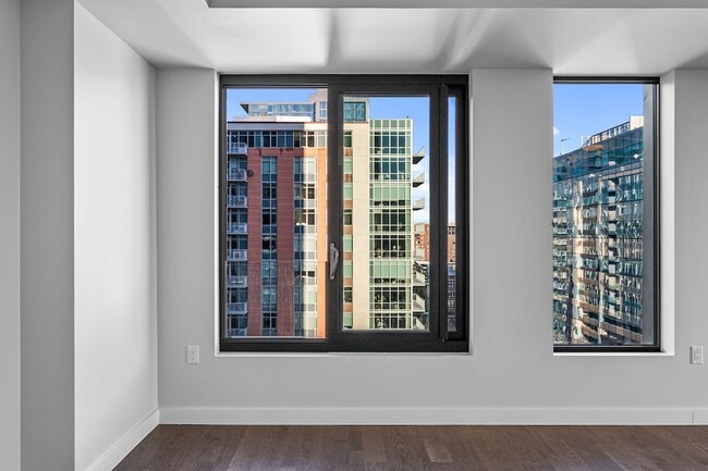 Building Photo - Gorgeous Two Bedroom Condo in The Coloradan! Unit 1031